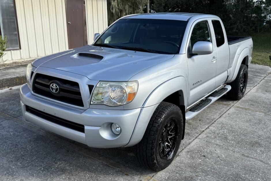 2006 Toyota Tacoma (N2X0 2005-2015) sold for $24,000