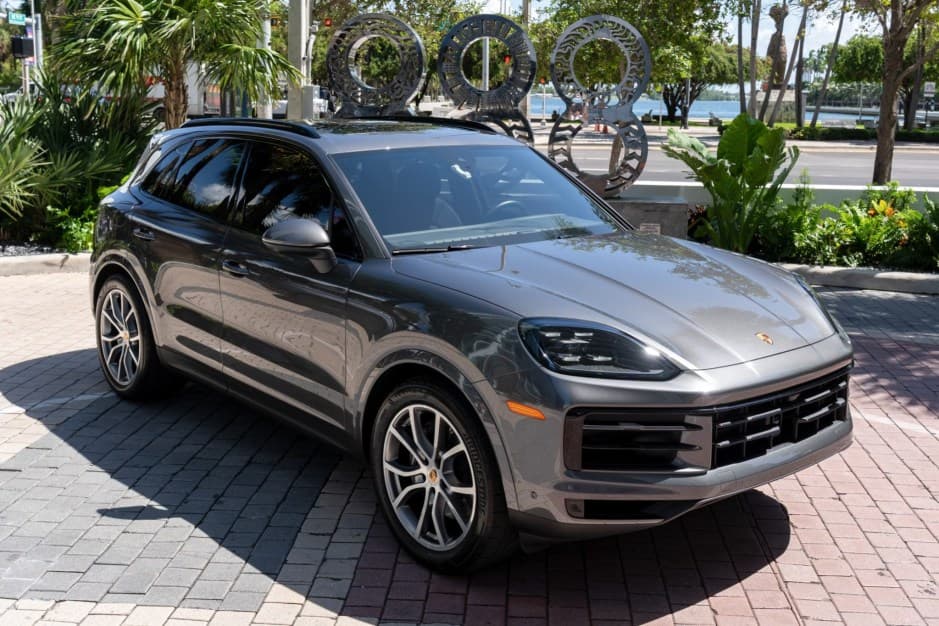 2024 Porsche 9Y0/9Y3 Cayenne (2019-) sold for $70,500