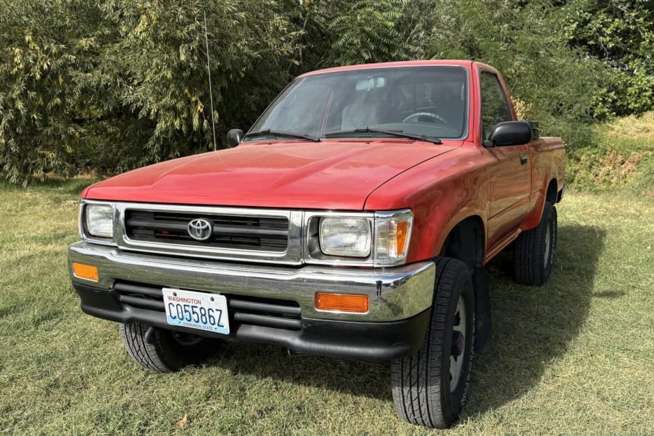 1994 Toyota Pickup (N80/90/100/110 1989-1997) sold for $9,700