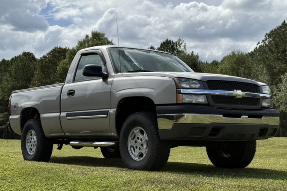 2004 Chevrolet Silverado GMT800 (1999-2007) sold for $20,000