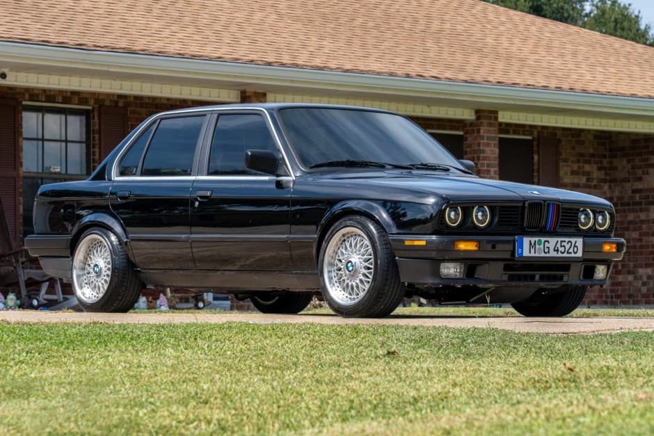 1989 BMW E30 3-Series Sedan sold for $9,000