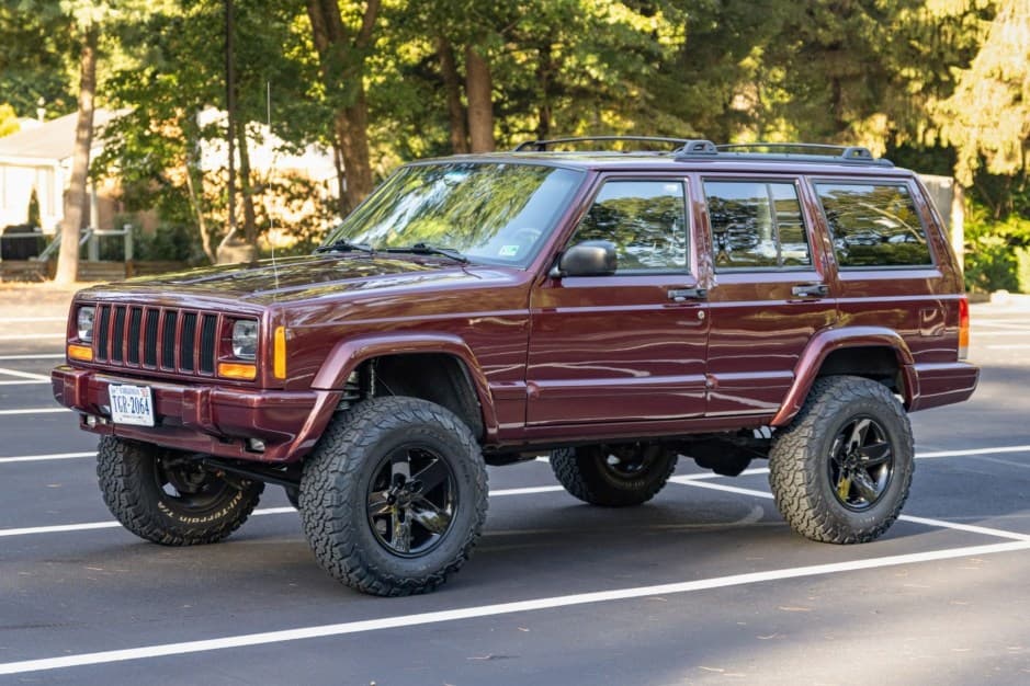 2000 Jeep XJ Cherokee sold for $15,250