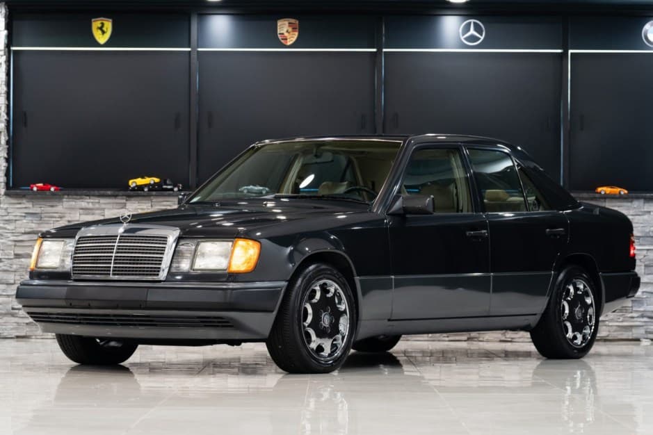 1992 Mercedes-Benz W124 E-Class sold for $31,250