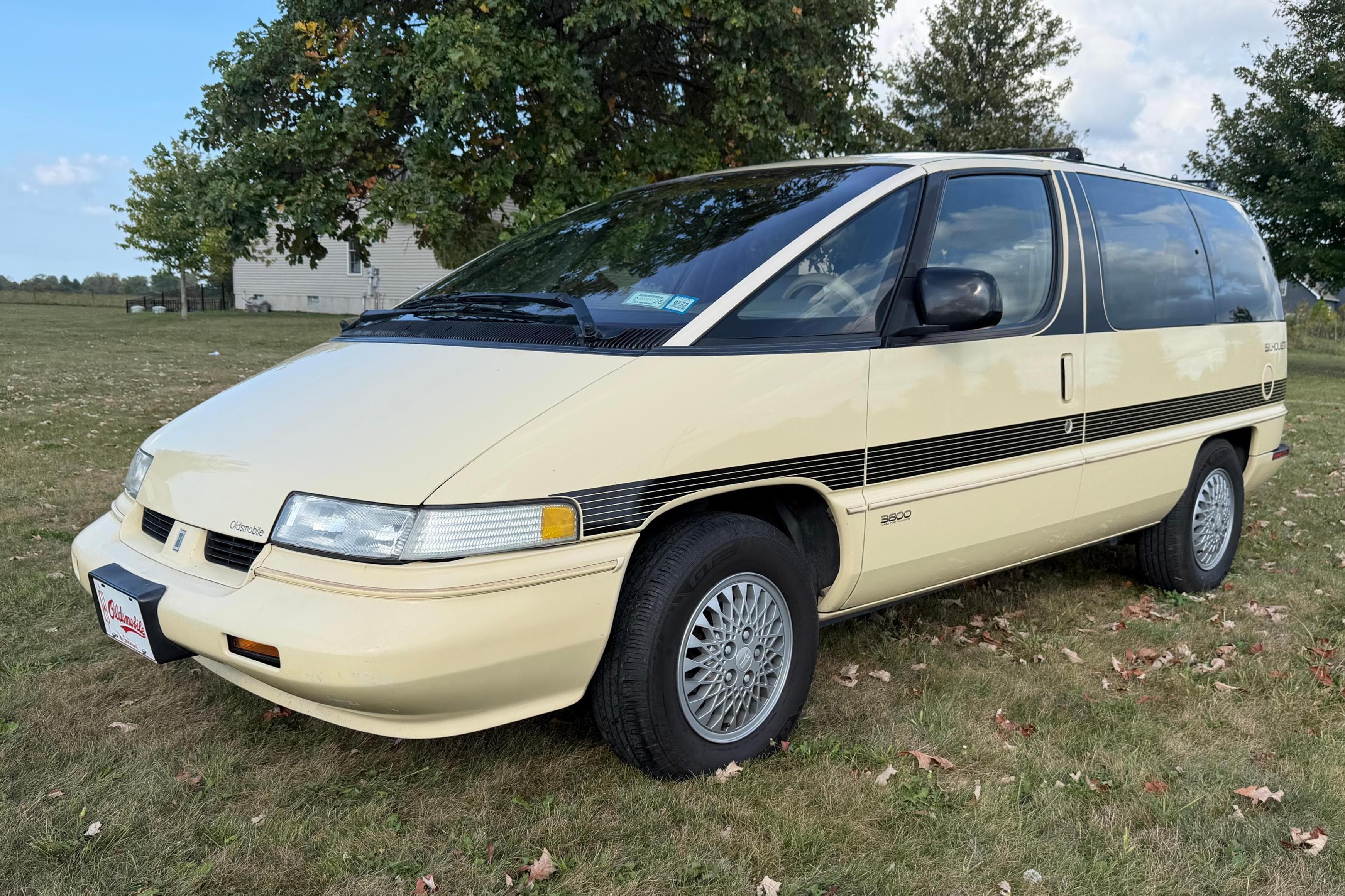 1992 Oldsmobile Silhouette sold for $6,700