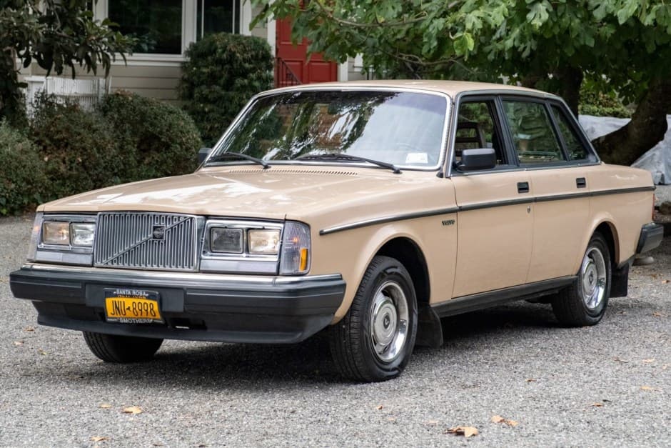 1984 Volvo 240 sold for $6,100