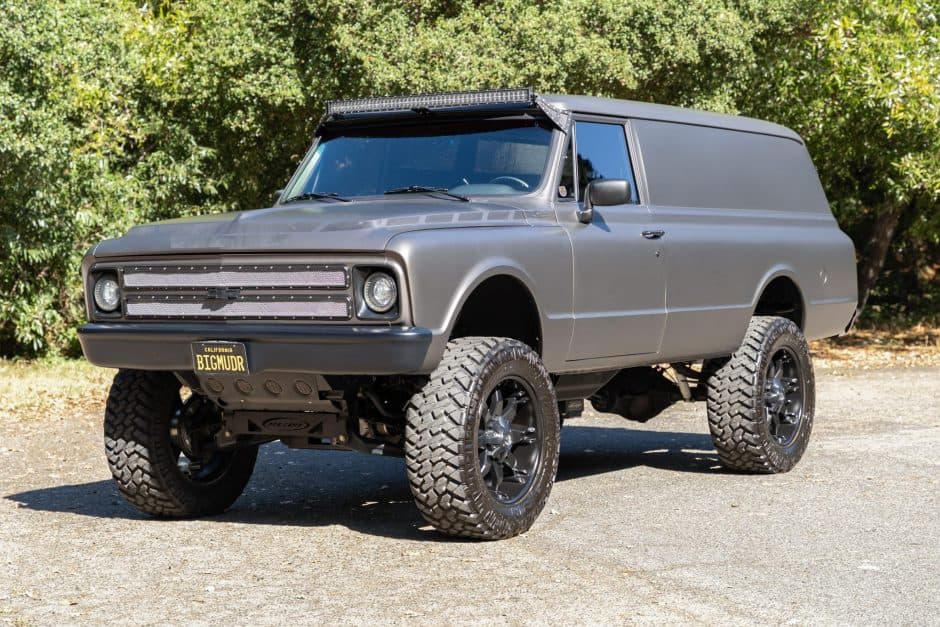 1969 Chevrolet Suburban (1967-1972) sold for $25,000