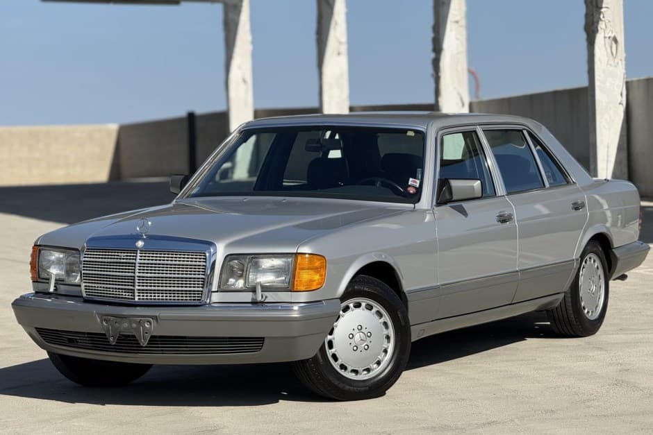 1987 Mercedes-Benz W126 S-Class sold for $11,000