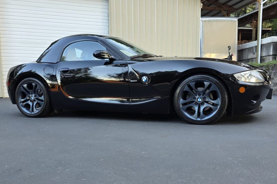 2005 BMW Z4 Roadster E85 sold for $11,001