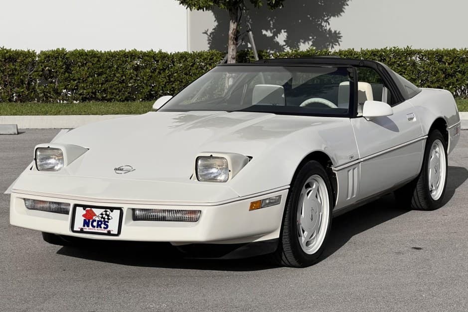 1988 Chevrolet Corvette C4 Coupe (1984-1991) sold for $16,000