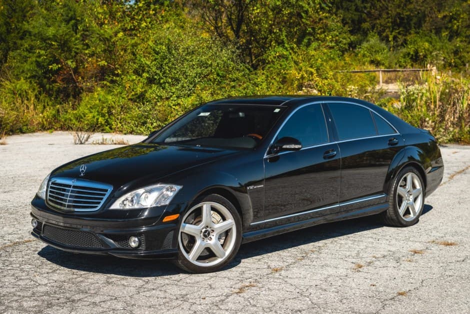 2007 Mercedes-Benz W221 S-Class sold for $21,000