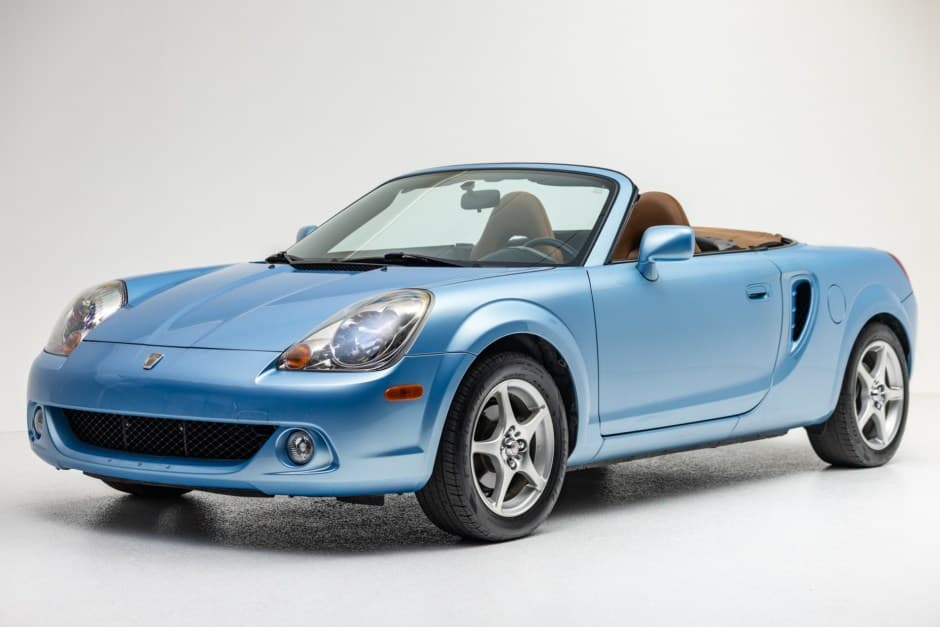 2005 Toyota W30 MR2 sold for $10,000