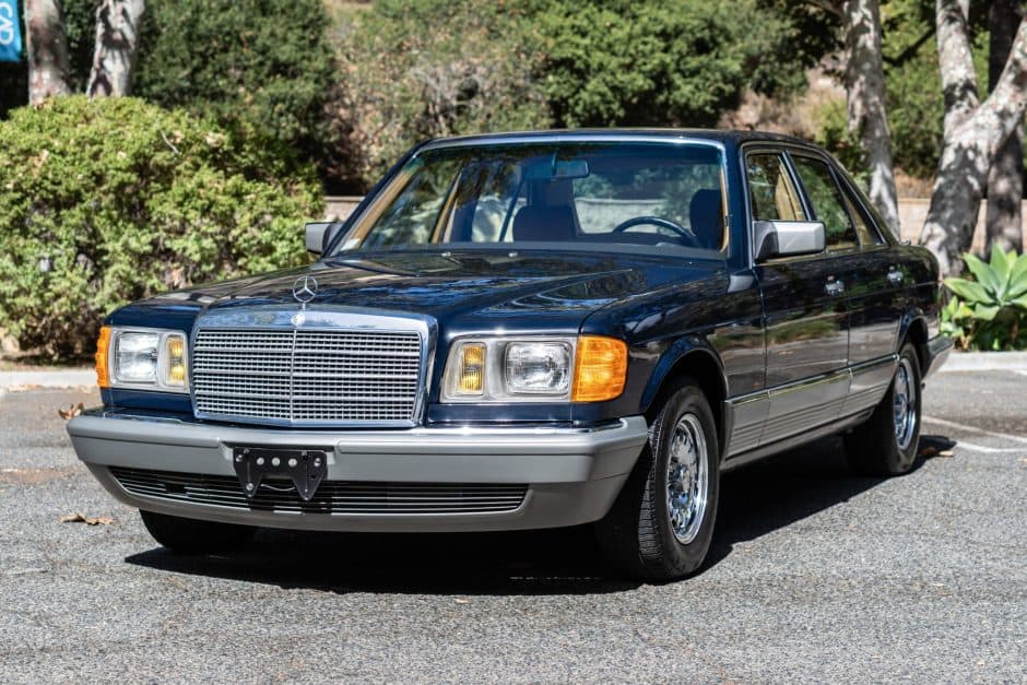 1985 Mercedes-Benz W126 S-Class sold for $18,500
