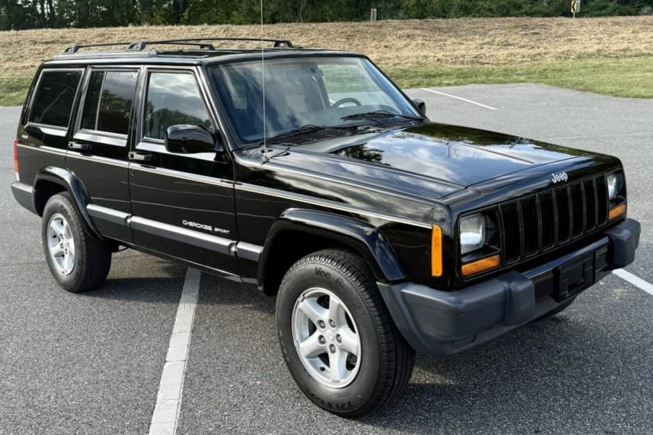 1999 Jeep XJ Cherokee sold for $12,250