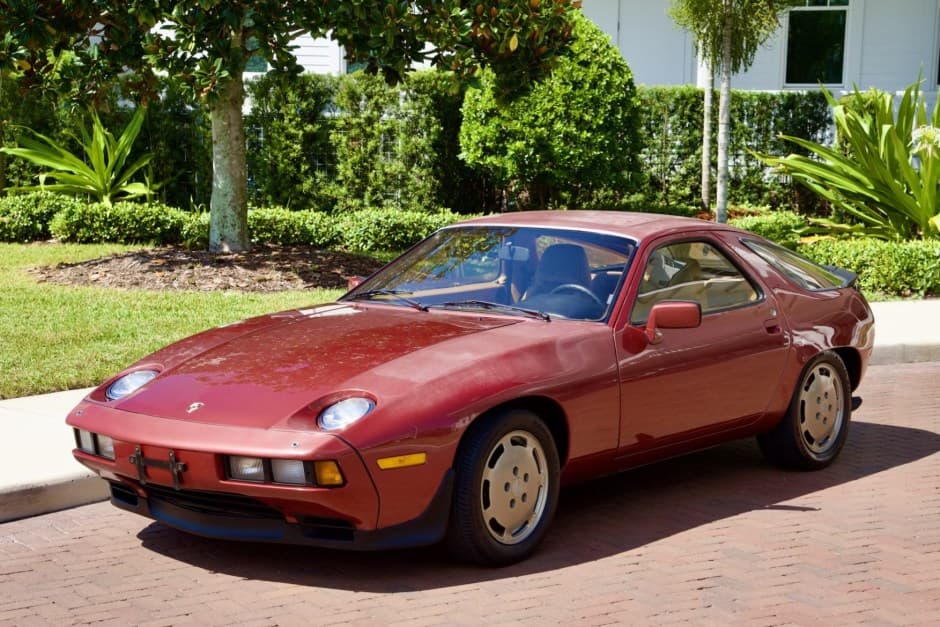 1982 Porsche 928 sold for $11,500