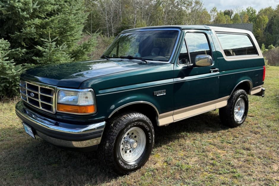 1992 Ford Bronco 4th-5th Generations 1987-1996 sold for $26,092