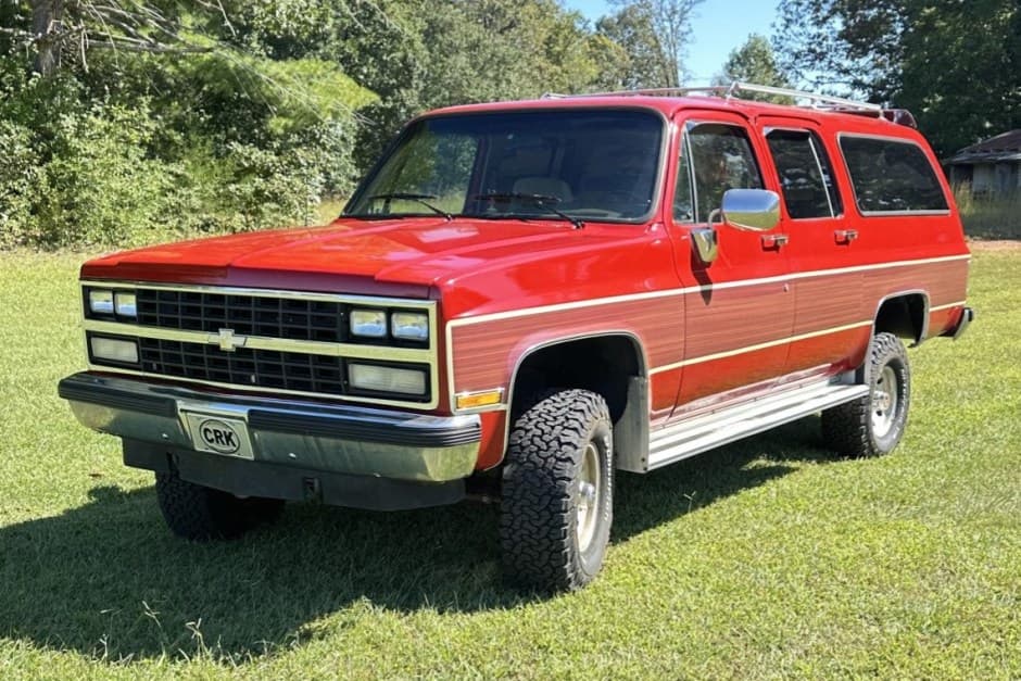 1989 Chevrolet Suburban (1973-1991) sold for $13,250