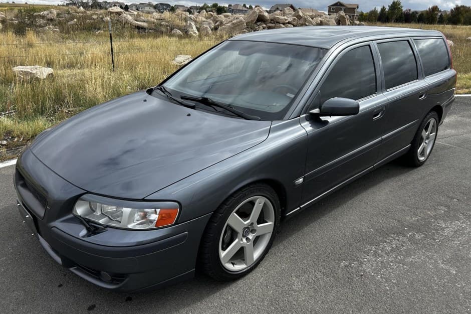 2004 Volvo V70R sold for $10,350