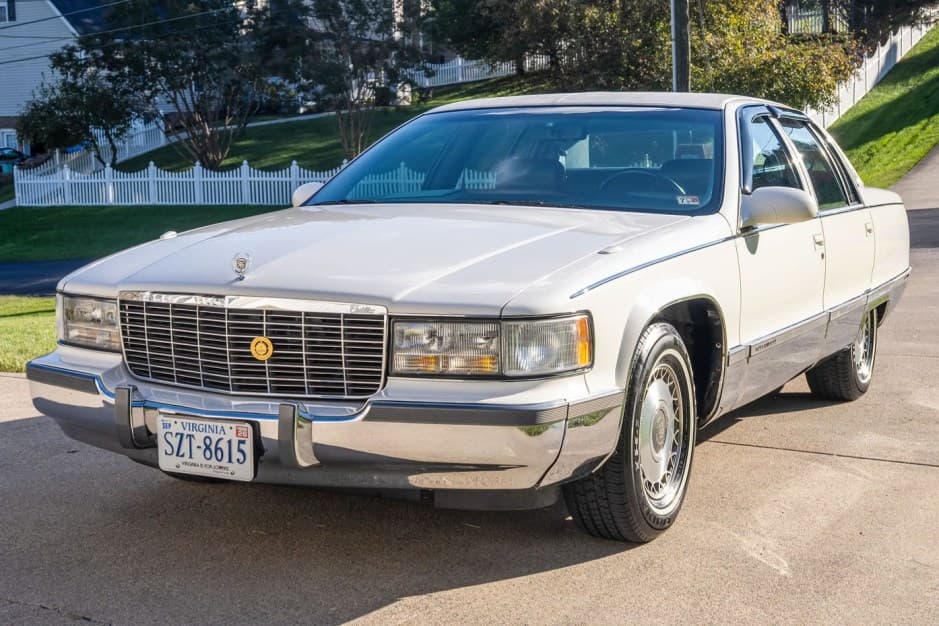 1996 Cadillac Fleetwood 1985-1996 sold for $10,400