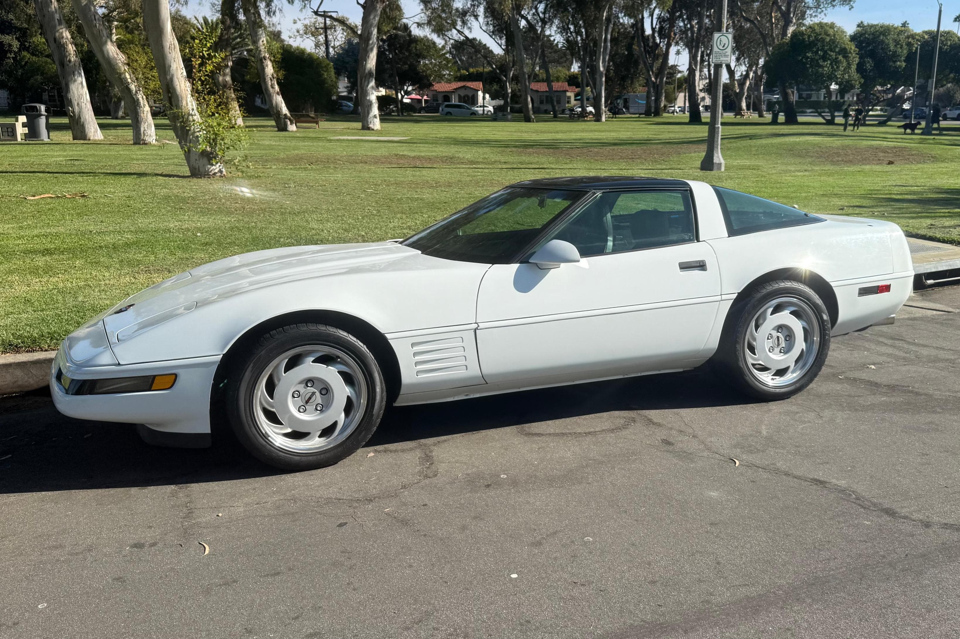 1992 Chevrolet C4 Corvette sold for $9,600