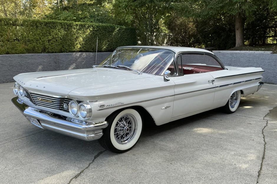 1960 Pontiac Bonneville sold for $23,300