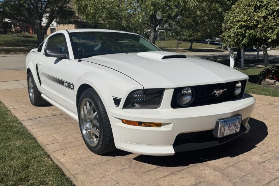 2007 Ford Mustang S197 2005-2014 sold for $19,350