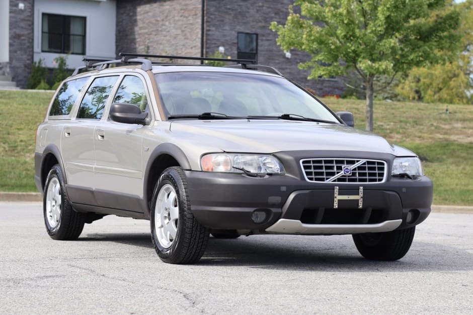 2001 Volvo XC70 sold for $11,200