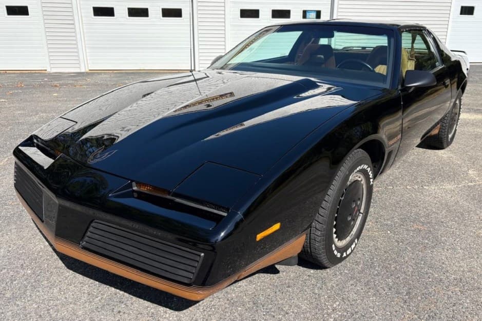 1982 Pontiac Firebird (1982-1992) sold for $31,500