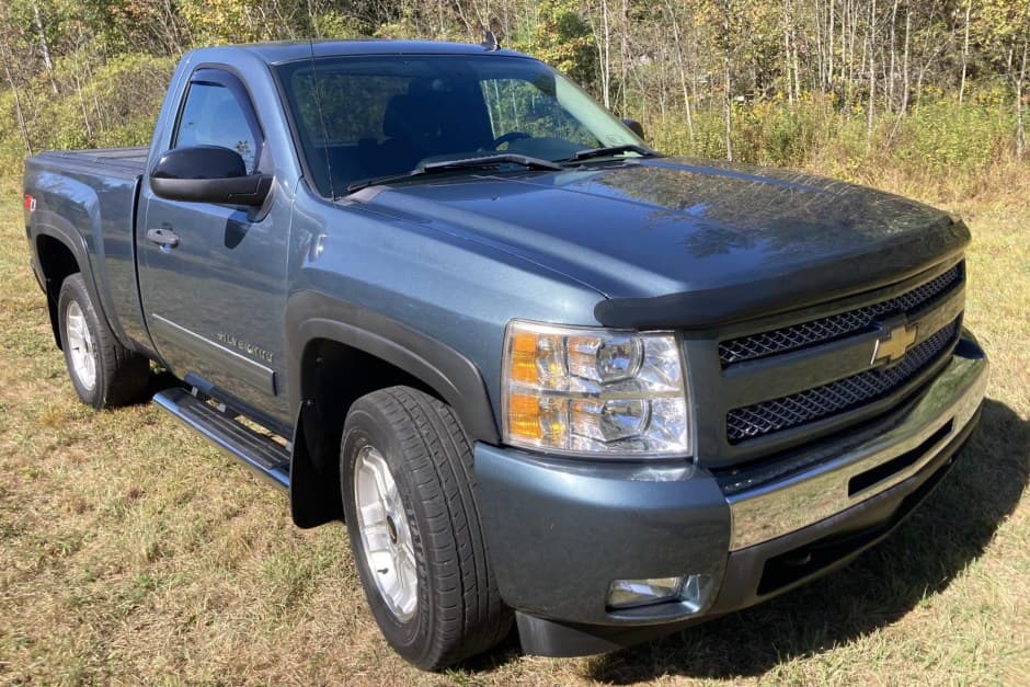 2011 Chevrolet Silverado GMT900 (2007-2013) sold for $15,000