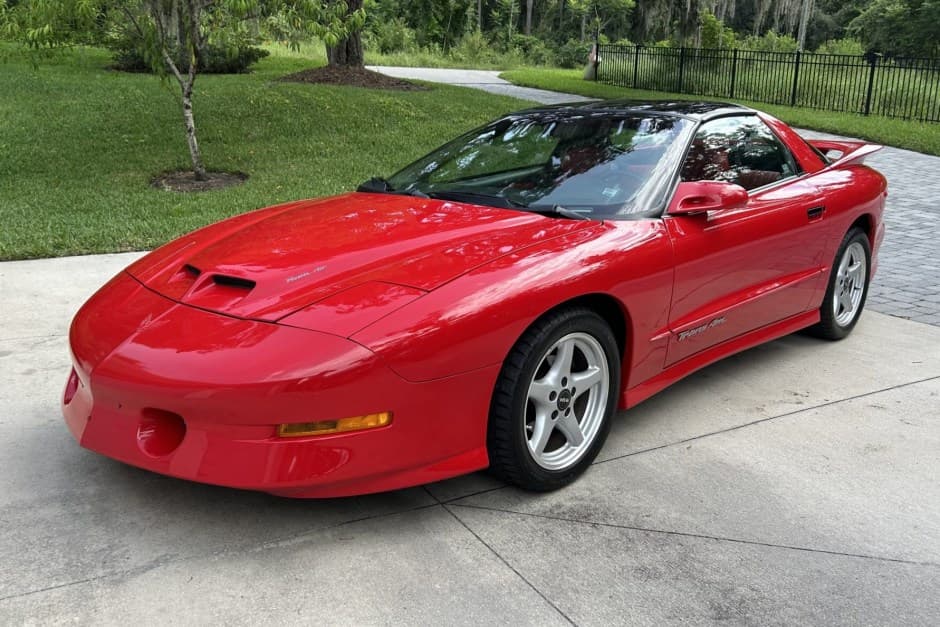 1996 Pontiac Firebird (1993-2002) sold for $16,000