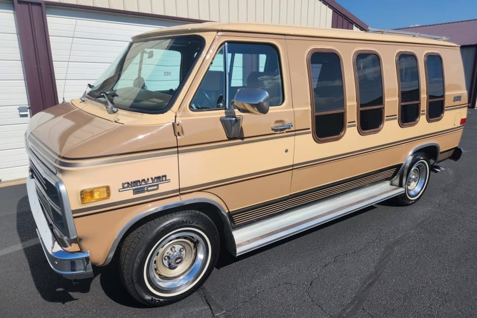1983 Chevrolet G-Series Van sold for $9,500
