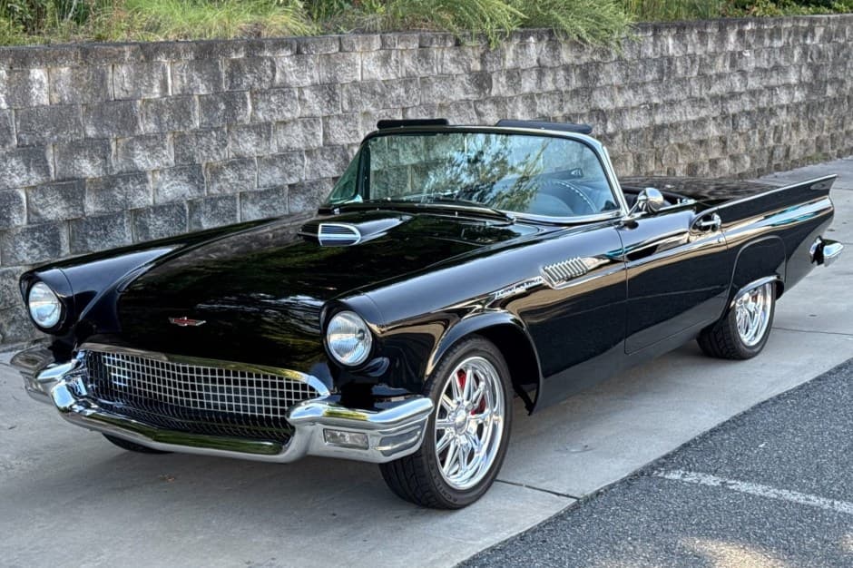 1957 Ford Thunderbird (1955-1957) sold for $91,500