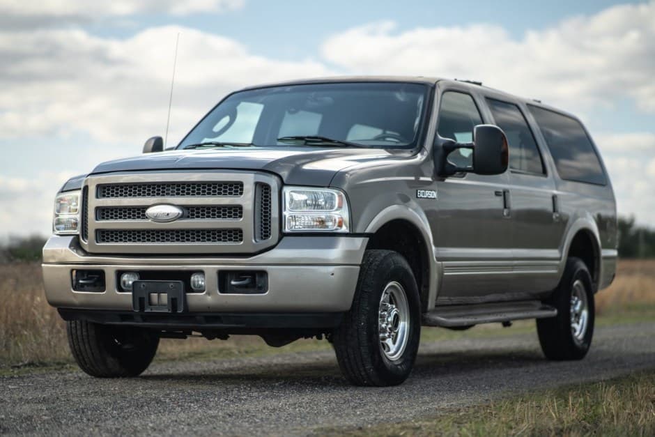 2005 Ford Excursion sold for $16,500