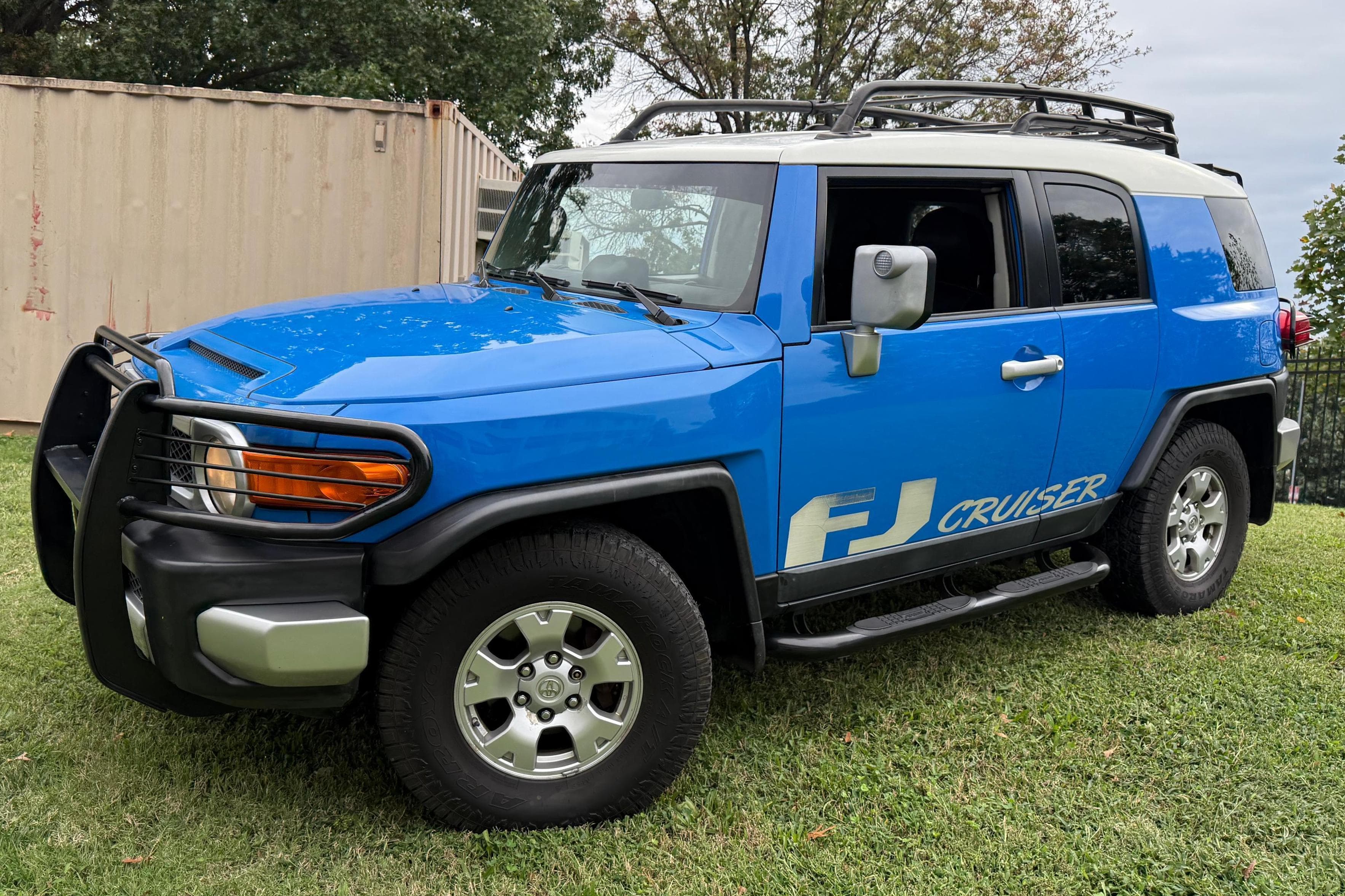 2008 Toyota FJ Cruiser sold for $8,250