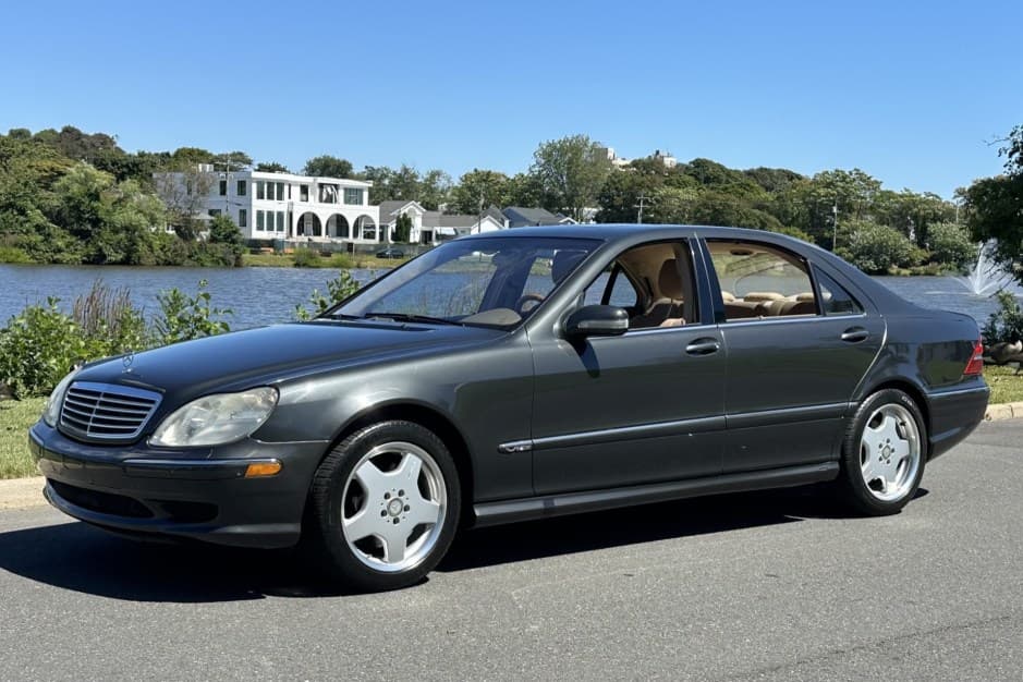 2002 Mercedes-Benz W220 S-Class sold for $8,100