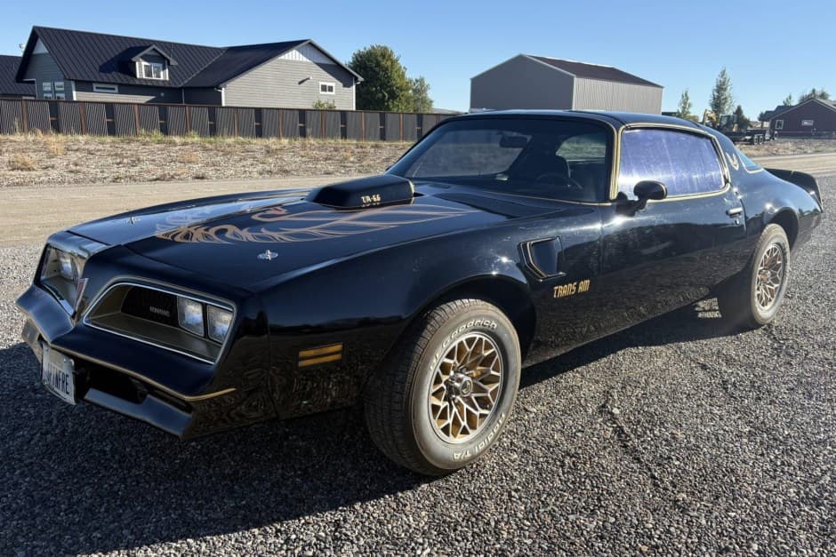 1978 Pontiac Firebird (1970-1981) sold for $32,000