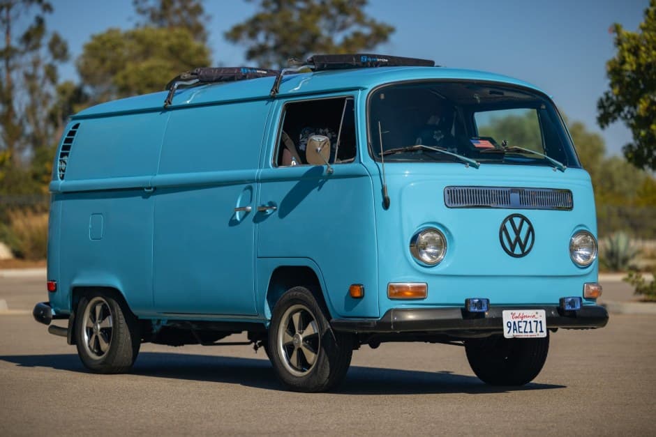 1971 Volkswagen Bay-Window Bus sold for $8,100
