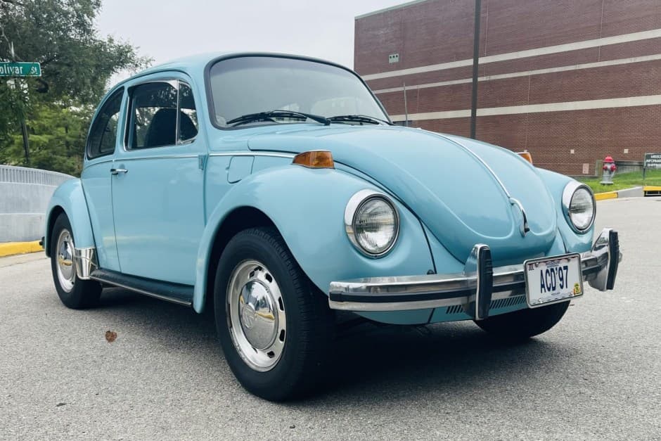 1973 Volkswagen Super Beetle sold for $8,049