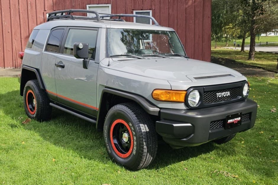 2013 Toyota FJ Cruiser sold for $31,500