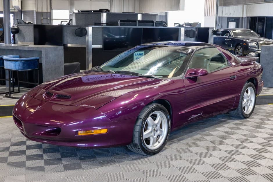 1995 Pontiac Firebird (1993-2002) sold for $13,500