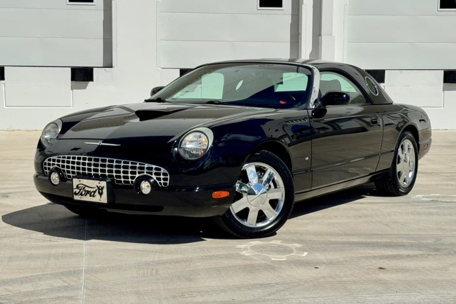 2003 Ford Thunderbird (2002-2005) sold for $12,796