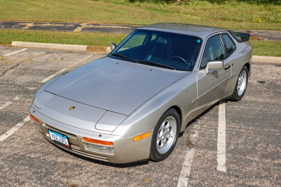 1986 Porsche 944 Turbo sold for $32,940
