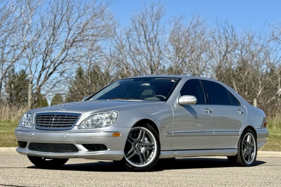 2006 Mercedes-Benz W220 S-Class sold for $46,000