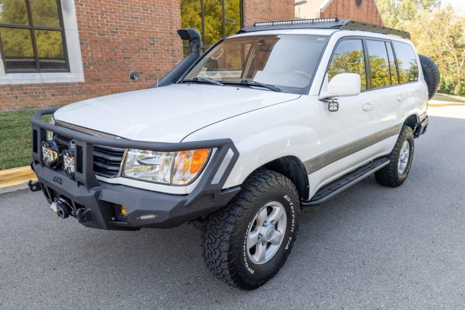 2000 Toyota Land Cruiser 100-Series sold for $26,500