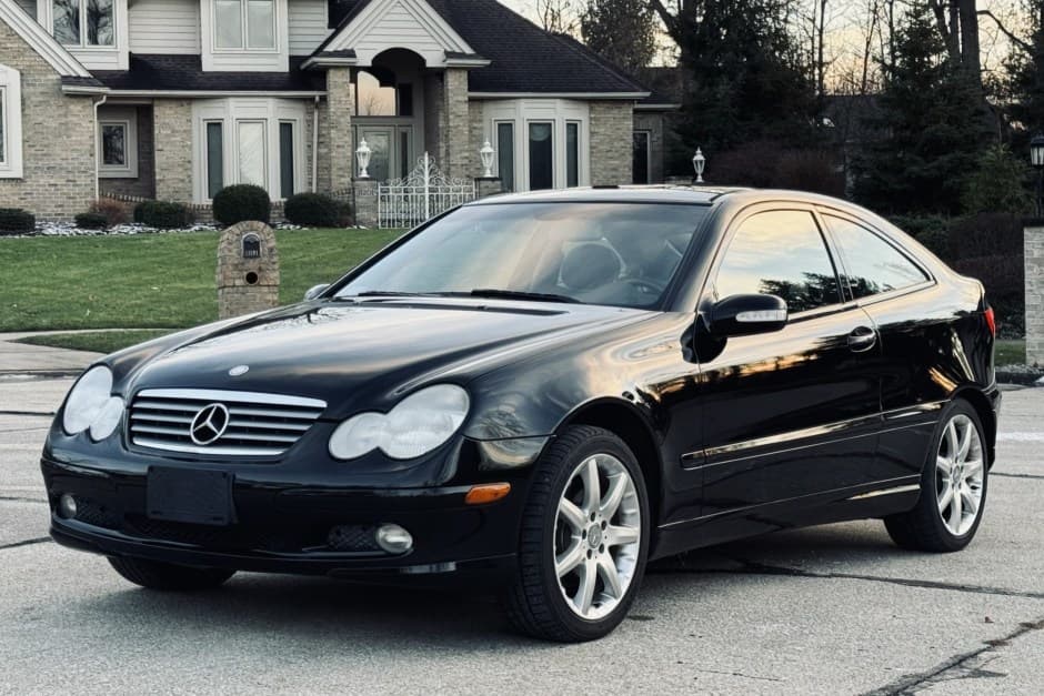 2004 Mercedes-Benz W203 C-Class sold for $6,600