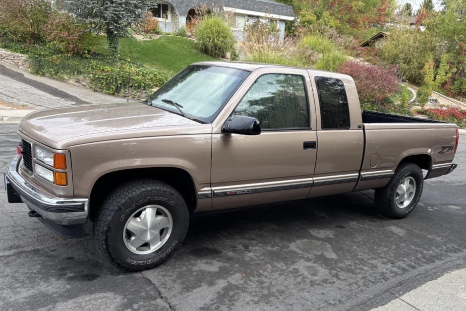 1995 GMC Sierra (GMT400 1988-2002) sold for $20,250