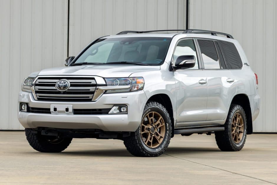 2021 Toyota Land Cruiser 200-Series sold for $82,555