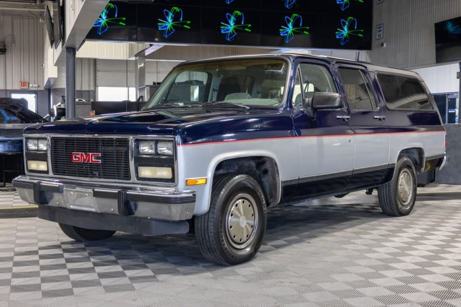 1991 GMC Suburban (1973-1991) sold for $8,900