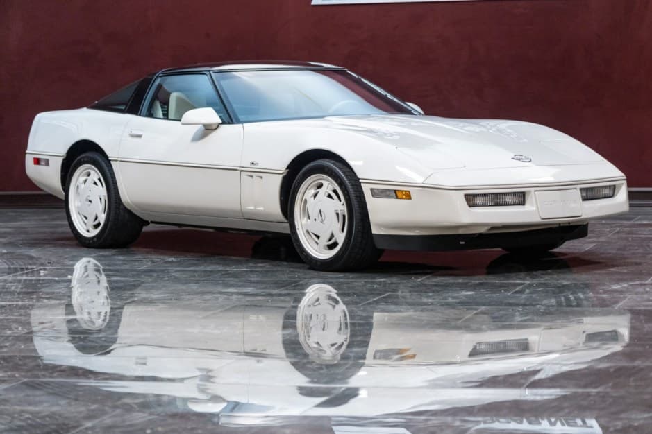 1988 Chevrolet Corvette C4 Coupe (1984-1991) sold for $15,250
