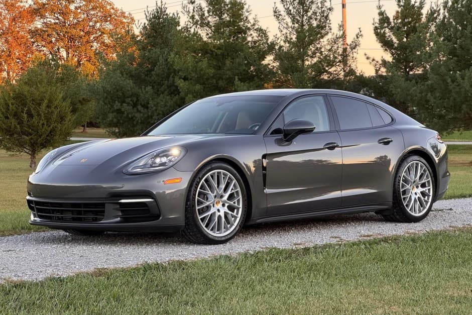 2017 Porsche Panamera sold for $39,000