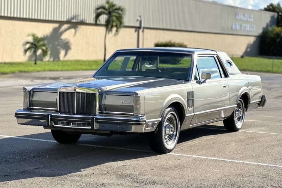 1981 Lincoln Continental Mark VI (1980-1983) sold for $14,583
